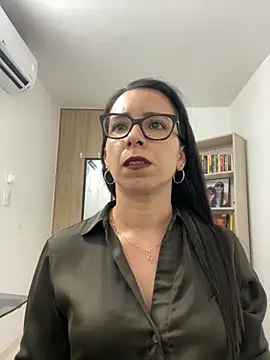 Snapshot of Vicky_ro chatting on 11.12.25 Vicky ro online show from 11.12.25