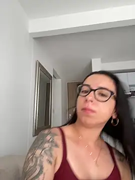 Snapshot of Vicky_ro chatting on 11.17.25 Vicky ro online show from 11.17.25