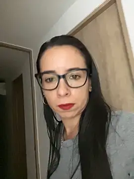 Snapshot of Vicky_ro chatting on 11.20.25 Vicky ro online show from 11.20.25