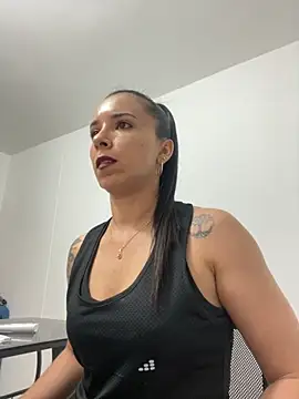 Snapshot of Vicky_ro chatting on 11.21.25 Vicky ro online show from 11.21.25