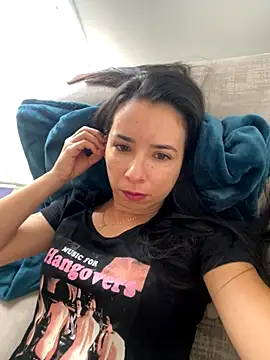 Snapshot of Vicky_ro chatting on 11.30.25 Vicky ro online show from 11.30.25