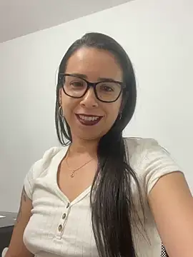 Snapshot of Vicky_ro chatting on 12.03.25 Vicky ro online show from 12.03.25