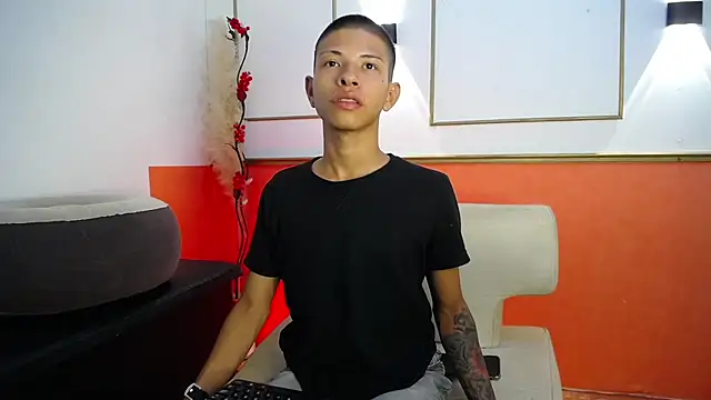 Tessachains 2  online show from 12.04.25