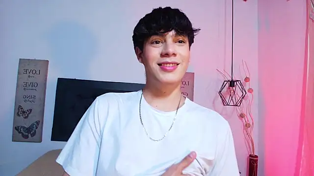 Snapshot of Isaac_Kurtt chatting on 11.21.25 Isaac Kurtt online show from 11.21.25