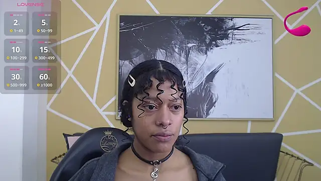 Snapshot of Agatha_Amaya chatting on 11.23.25 Agatha Amaya online show from 11.23.25