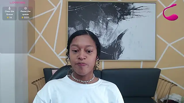 Snapshot of Agatha_Amaya chatting on 11.25.25 Agatha Amaya online show from 11.25.25