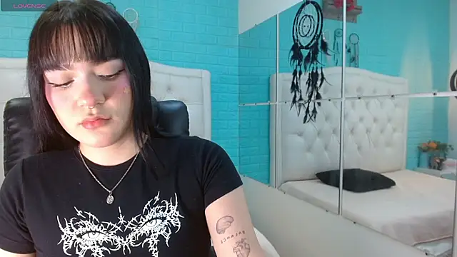 pixie kat online show from 11.15.25