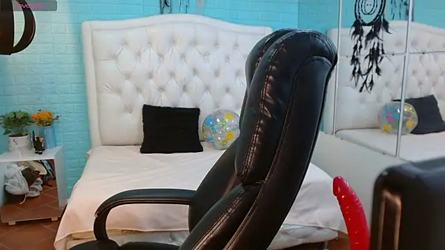 pixie kat online show from 11.20.25