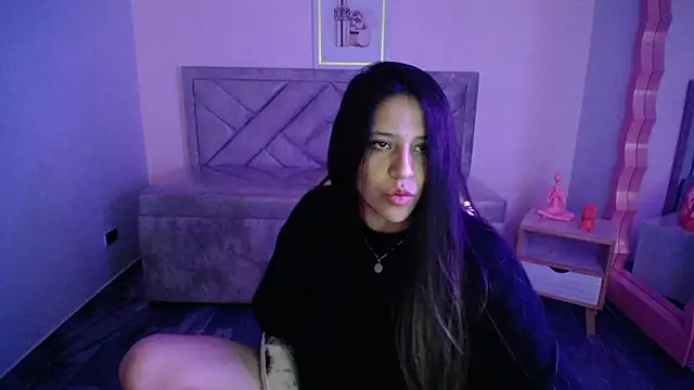 Snapshot of aria_ch2 chatting on 11.11.25 aria ch2 online show from 11.11.25