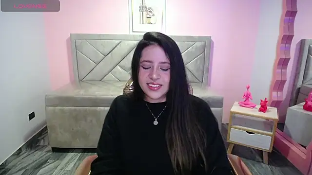 Snapshot of aria_ch2 chatting on 11.20.25 aria ch2 online show from 11.20.25