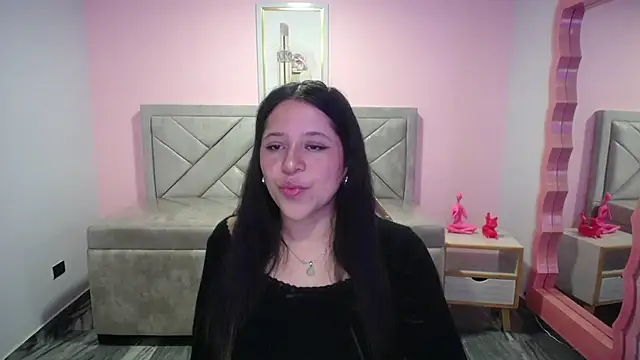 Snapshot of aria_ch2 chatting on 11.27.25 aria ch2 online show from 11.27.25