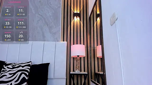 Snapshot of Carlotta_de_velour chatting on 11.21.25 Carlotta de velour online show from 11.21.25