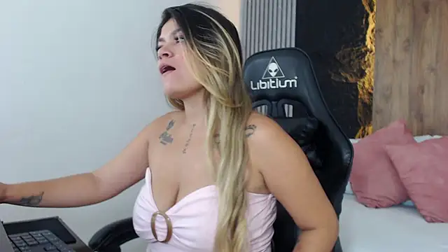 yesenia villan online show from 02.04.26