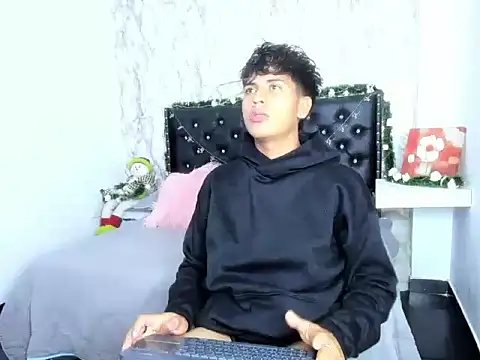 Valentino Lane online show from 12.16.25