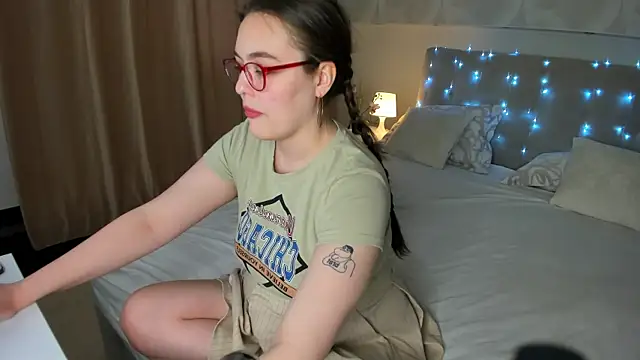 Mersedes Rosso online show from 11.25.25