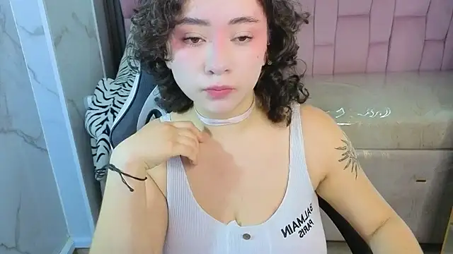 Snapshot of sunny2_b chatting on 11.30.25 sunny2 b online show from 11.30.25