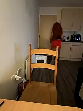 LillieMaee online show from 11.06.25