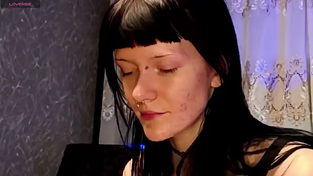 Snapshot of RoxyMetall chatting on 11.22.25 RoxyMetall online show from 11.22.25