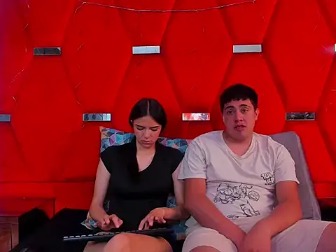 Snapshot of Emmaanddarling chatting on 11.24.25 Emmaanddarling online show from 11.24.25