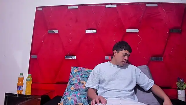 Snapshot of Emmaanddarling chatting on 11.26.25 Emmaanddarling online show from 11.26.25