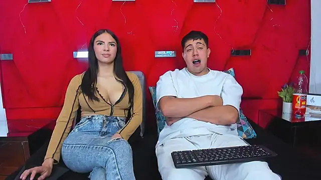 Snapshot of Emmaanddarling chatting on 12.04.25 Emmaanddarling online show from 12.04.25