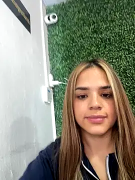 Snapshot of Sara__Secret chatting on 11.27.25 Sara Secret online show from 11.27.25