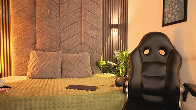 AuroraLanee  online show from 11.12.25