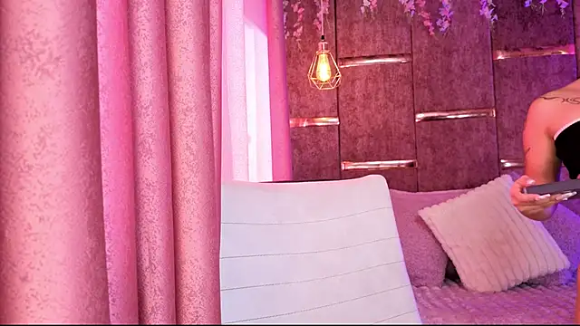 AuroraLanee  online show from 11.19.25