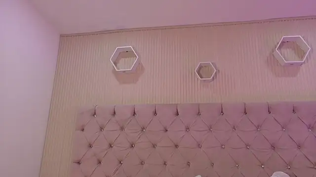 Snapshot of ZarinaWynne chatting on 07.17.26 ZarinaWynne online show from 07.17.26
