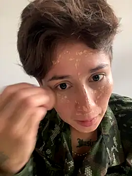 Miia Hoot online show from 11.25.25