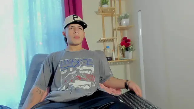 Snapshot of latiin_boy21 chatting on 11.09.25 latiin boy21 online show from 11.09.25