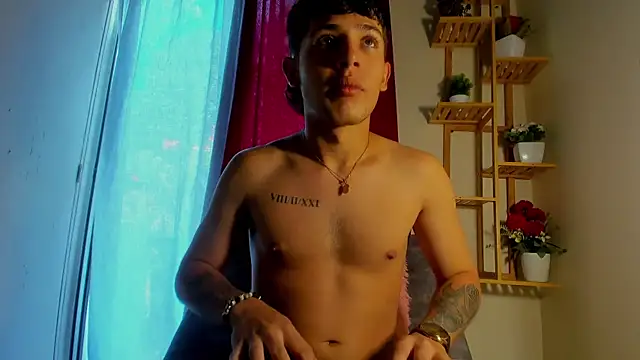 Snapshot of latiin_boy21 chatting on 11.12.25 latiin boy21 online show from 11.12.25