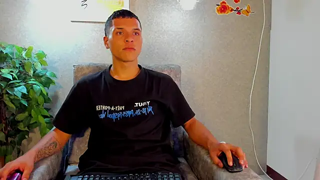 Snapshot of damian_vega13 chatting on 11.12.25 damian vega13 online show from 11.12.25