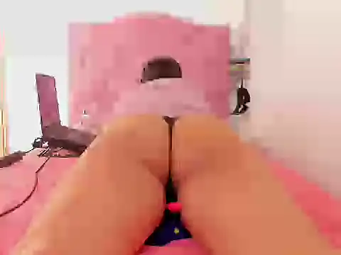 Snapshot of quenn-squirtanal chatting on 02.20.26 quenn-squirtanal online show from 02.20.26