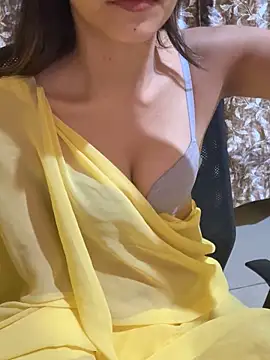 Snapshot of indianHasinna chatting on 12.15.25 indianHasinna online show from 12.15.25