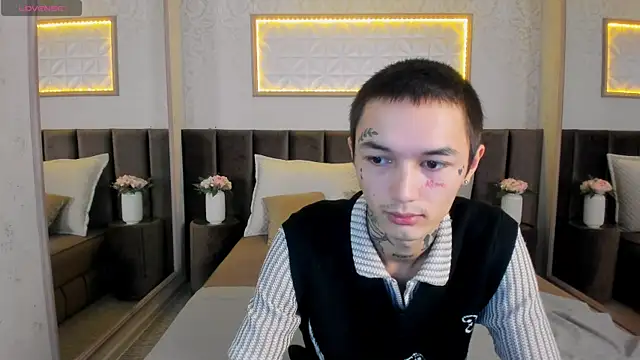 Snapshot of Ionarne chatting on 11.15.25 Ionarne online show from 11.15.25