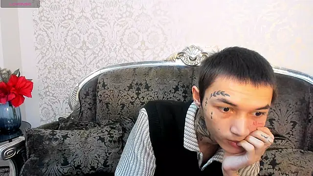 Snapshot of Ionarne chatting on 11.21.25 Ionarne online show from 11.21.25