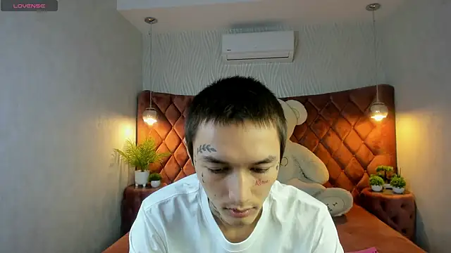 Snapshot of Ionarne chatting on 11.30.25 Ionarne online show from 11.30.25