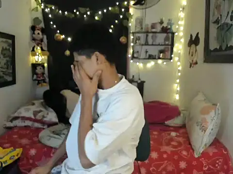 Snapshot of JUANBIGCOCK21CM chatting on 12.15.25 JUANBIGCOCK21CM online show from 12.15.25