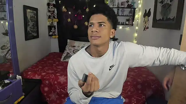 Snapshot of JUANBIGCOCK21CM chatting on 12.20.25 JUANBIGCOCK21CM online show from 12.20.25