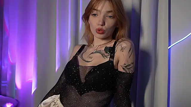 Snapshot of LinaaVelle chatting on 05.24.26 LinaaVelle online show from 05.24.26