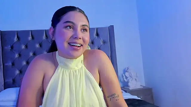 NikkiBotero online show from 11.16.25