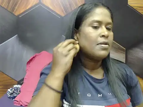 Snapshot of IndianDeluxe chatting on 11.11.25 IndianDeluxe online show from 11.11.25