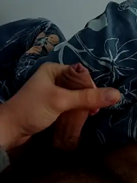 Snapshot of Gbonnequeue chatting on 11.10.25 Gbonnequeue online show from 11.10.25