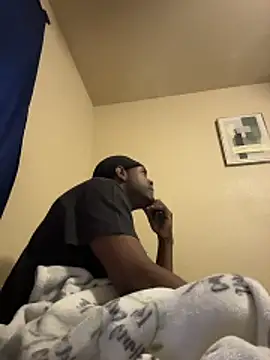 CrookedBeaut online show from 12.05.25