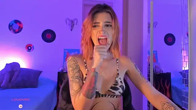 Snapshot of rotwallace chatting on 01.17.26 rotwallace online show from 01.17.26