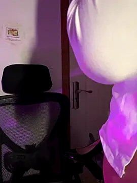 Snapshot of xoxo7799 chatting on 11.15.25 xoxo7799 online show from 11.15.25