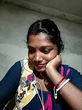 Snapshot of vipmonalisha chatting on 11.19.25 vipmonalisha online show from 11.19.25