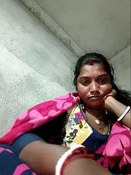 Snapshot of vipmonalisha chatting on 11.27.25 vipmonalisha online show from 11.27.25