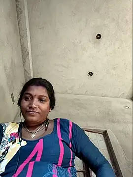 Snapshot of vipmonalisha chatting on 11.28.25 vipmonalisha online show from 11.28.25